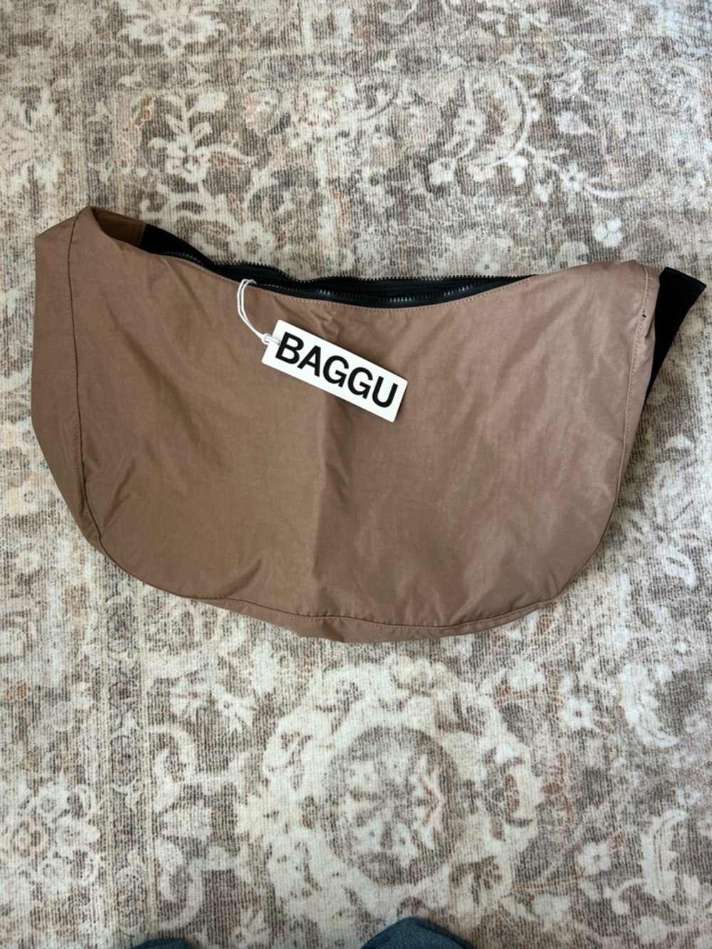 SOLD BAGGU Large crescent - Picture 2 of 4